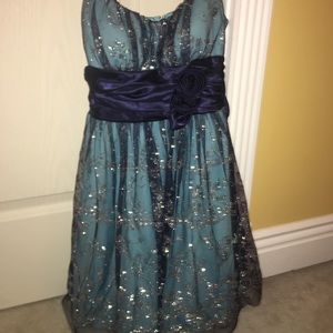 Young Womans party dress sz 3